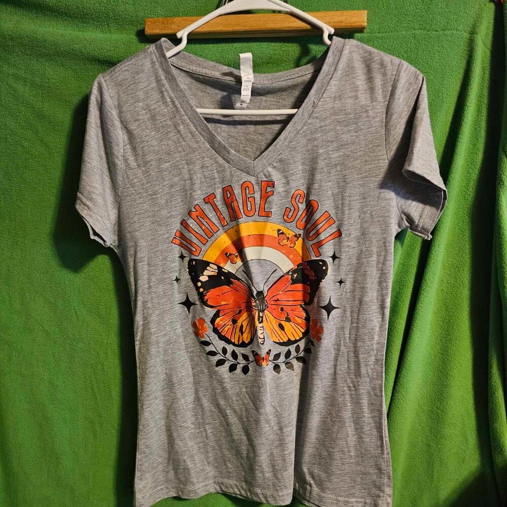 GREY WOMENS SHIRT WITH BUTTERFLIES AND SAYS VINTAGE SOUL SIZE MEDIUM